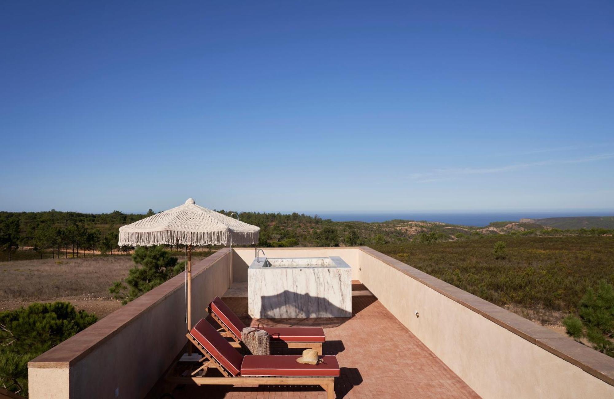 Praia Do Canal Nature Retreat - Small Luxury Hotels Of The World Aljezur Zimmer foto Rooftop at the Hotel